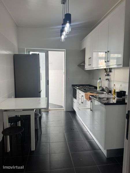 Apartamento T2 totalmente remodelado e mobilado - Grande imagem: 5/8