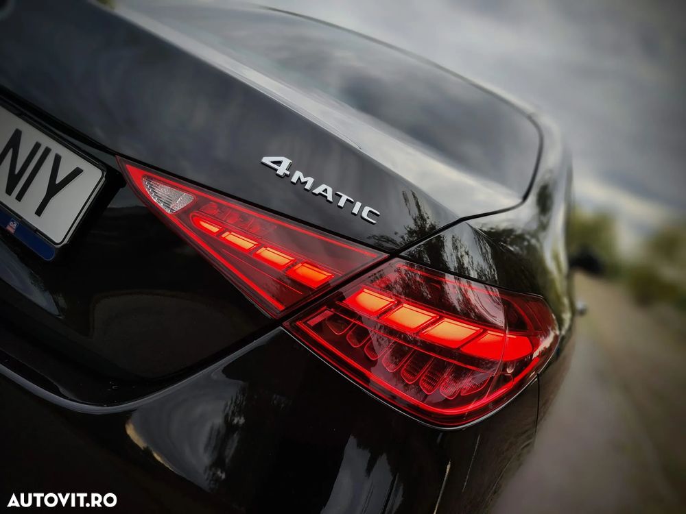 Mercedes-Benz C 300 4Matic T 9G-TRONIC AMG Line - 12