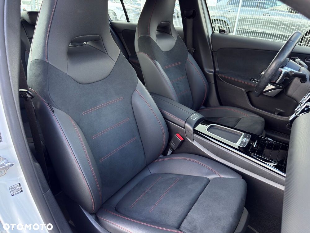 Mercedes-Benz Klasa A 220 4-Matic AMG Line 7G-DCT - 27