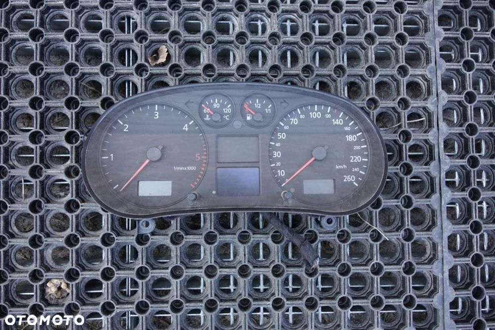 LICZNIK ZEGARY EU AUDI A3 8L DIESEL 8L0920900E - 1