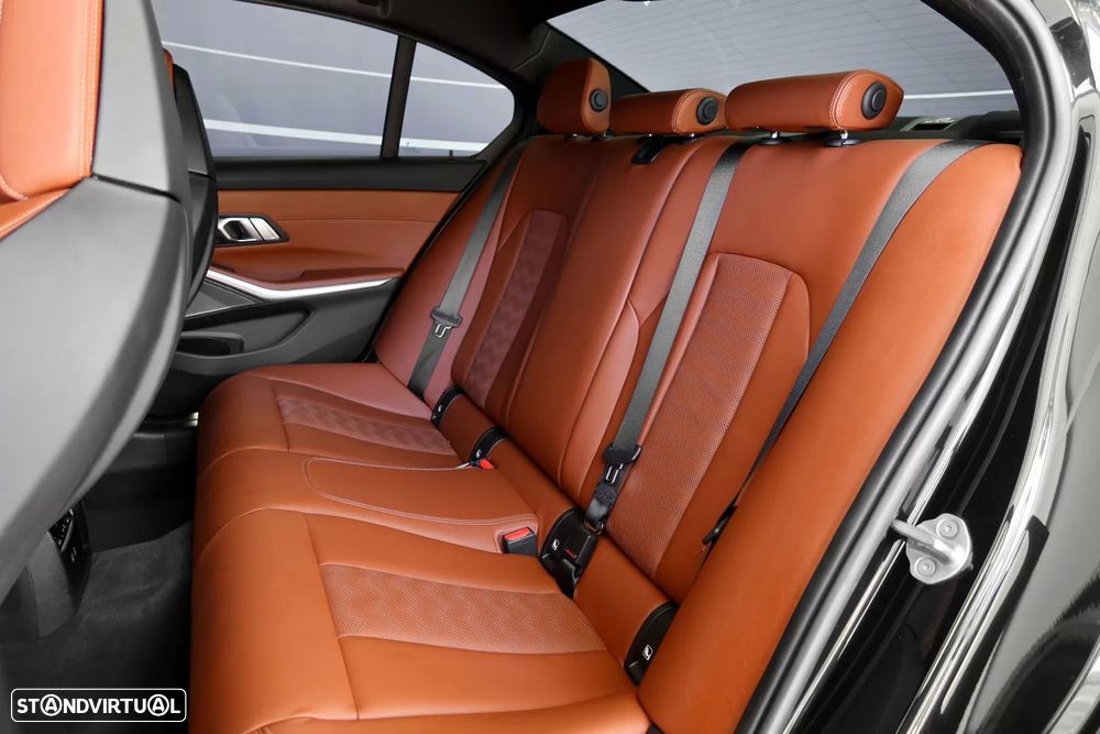 BMW M3 Competition xDrive Pack 50 anos M - 23