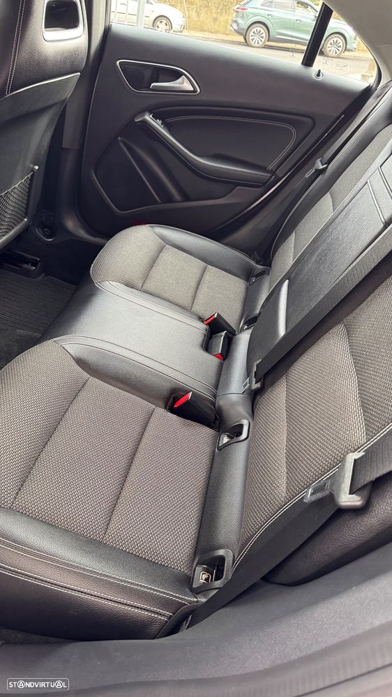 Mercedes-Benz CLA 180 d BlueEFFICIENCY Edition - 11