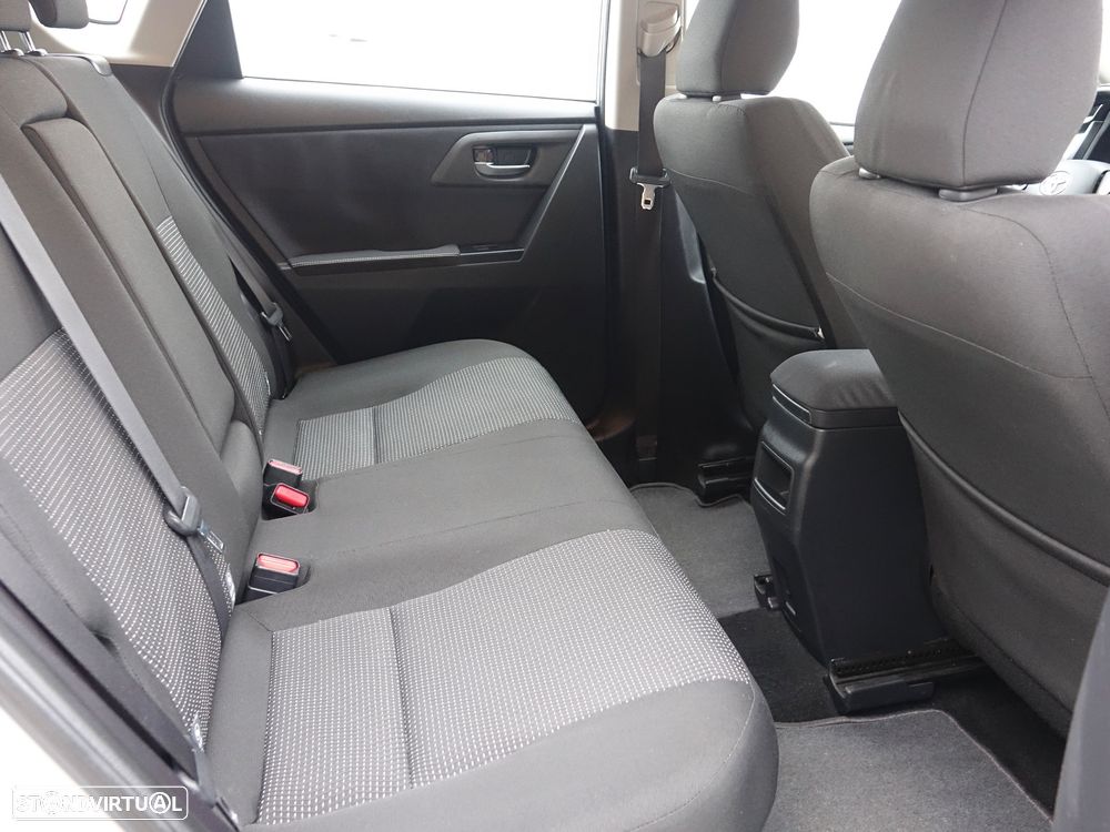 Toyota Auris 1.8 HSD Active - 15
