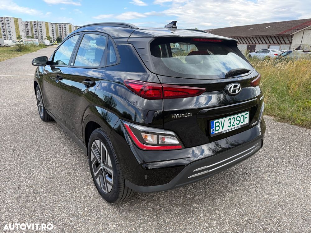 Hyundai KONA - 12