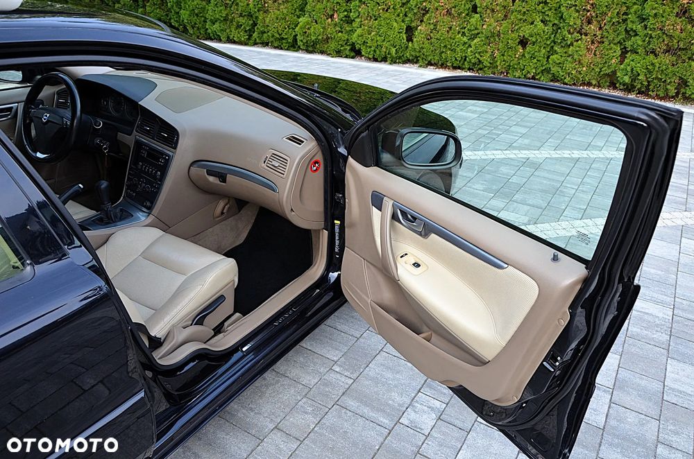Volvo S60 2.4D Summum - 24