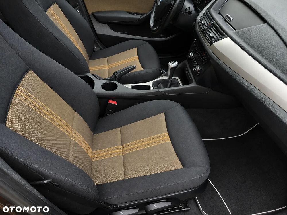 BMW X1 sDrive18i xLine - 25