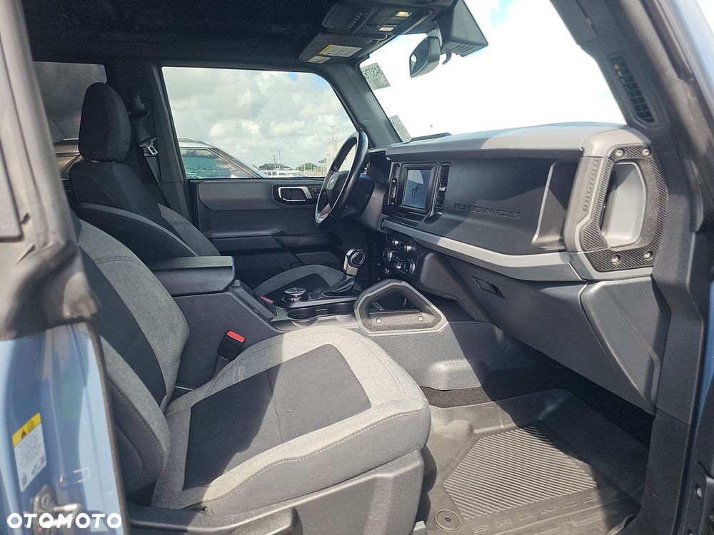 Ford Bronco - 11