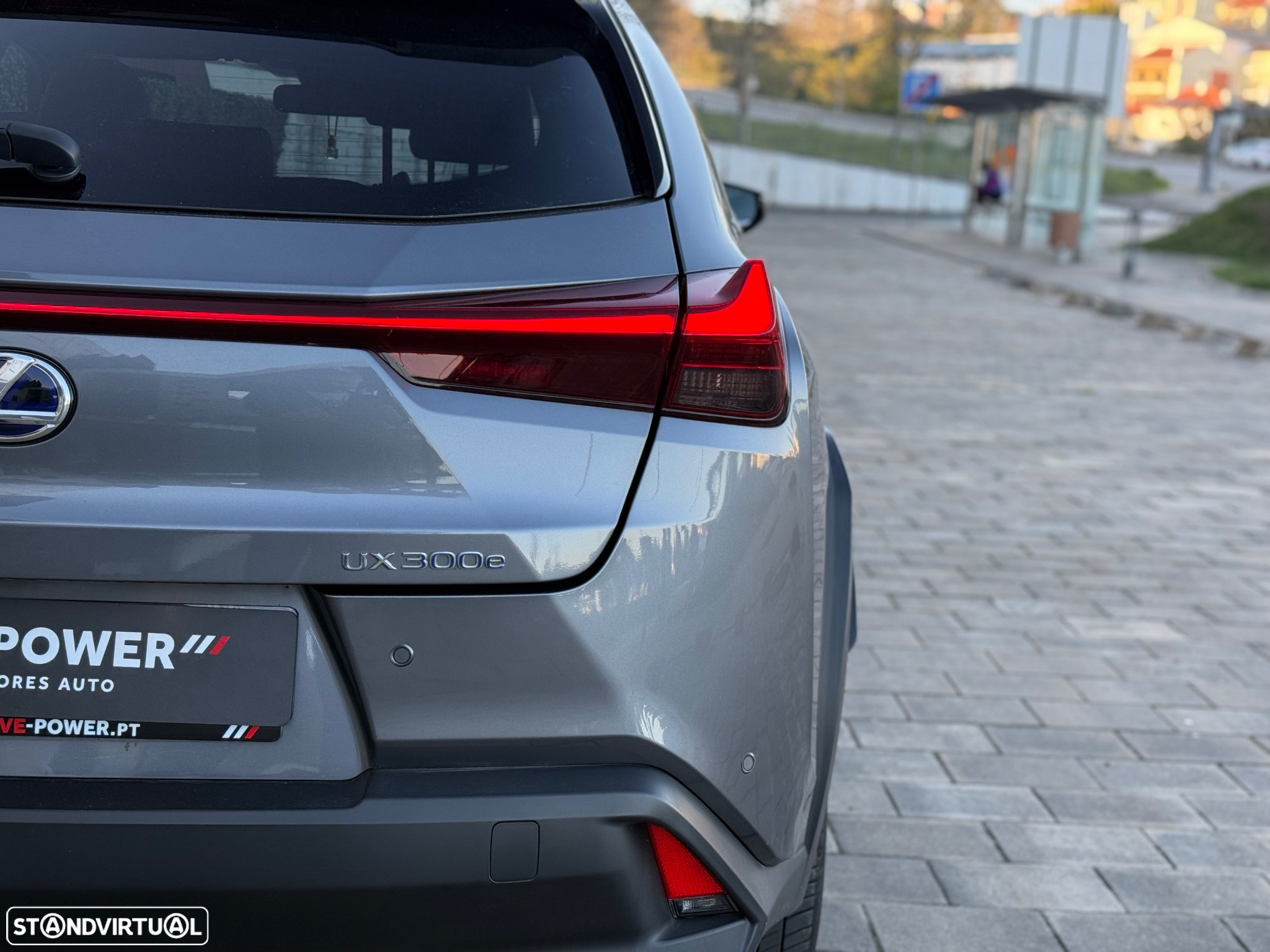 Lexus UX 300e Premium - 12