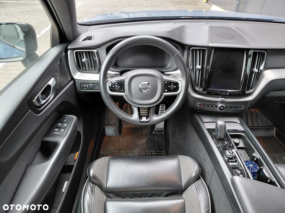 Volvo XC 60 B5 D AWD R-Design - 4