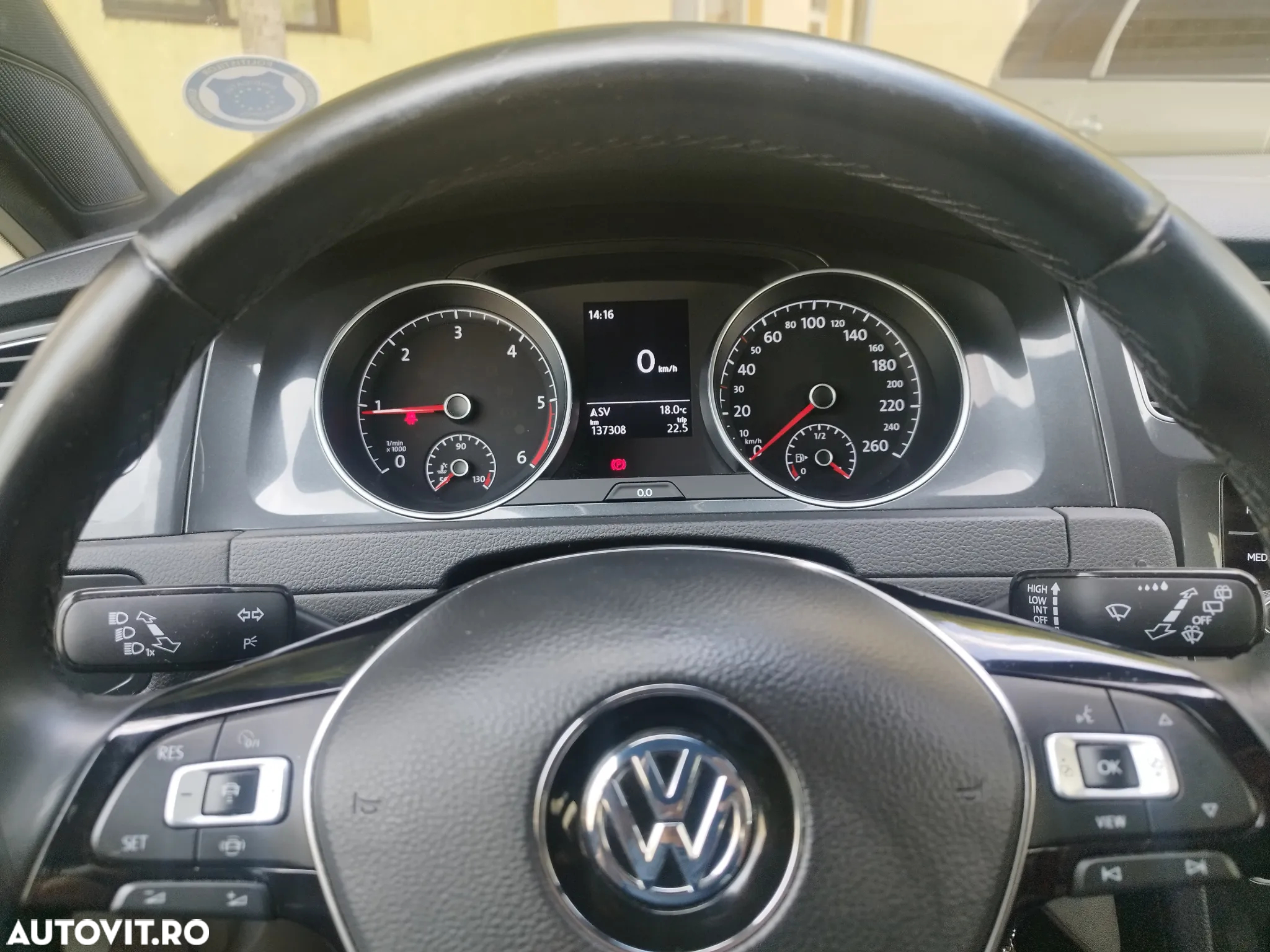 Volkswagen Golf 1.6 TDI Comfortline - 4