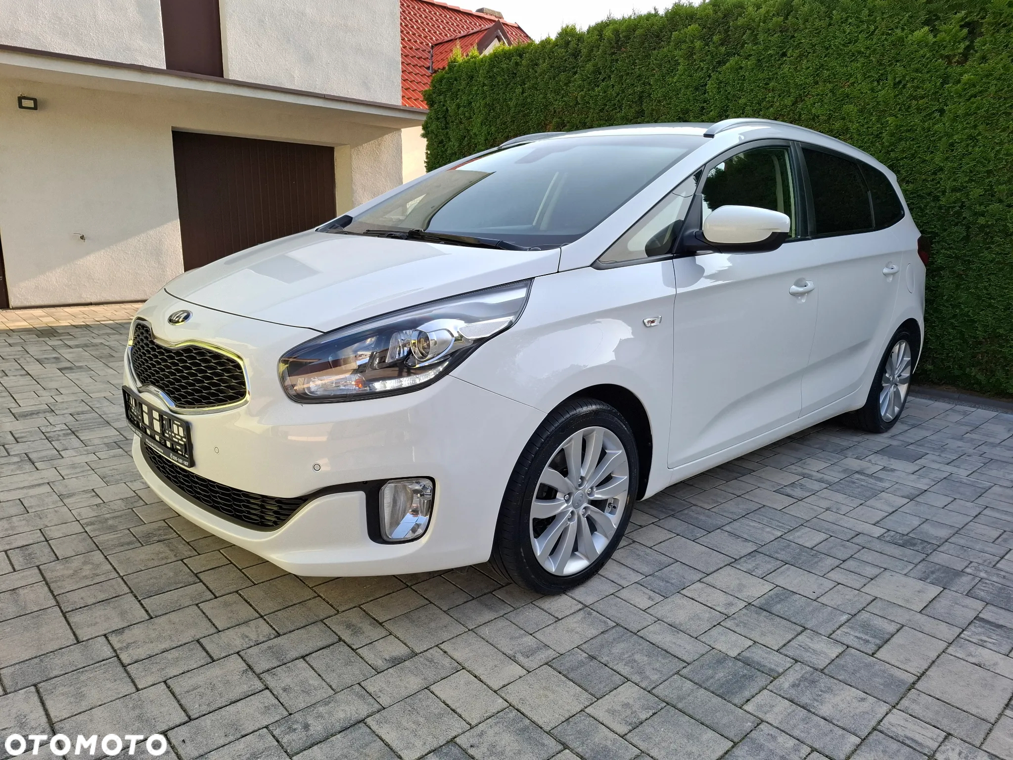 Kia Carens - 3
