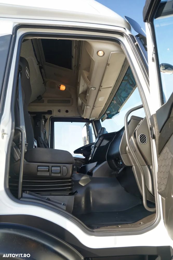 Iveco X-WAY 480 / 6x4 / CAROSERIE CU OBOANE - 6,1 m / + MACARAUA PALFINGER PK 33002 EH / MAX: 6.600 KG / ROTATOR / TELECOMANDĂ / ANVELOPE 100% / - 37