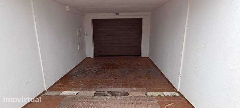 Garagem para arrendar (box) na praia do Baleal, Peniche - Grande imagem: 2/4