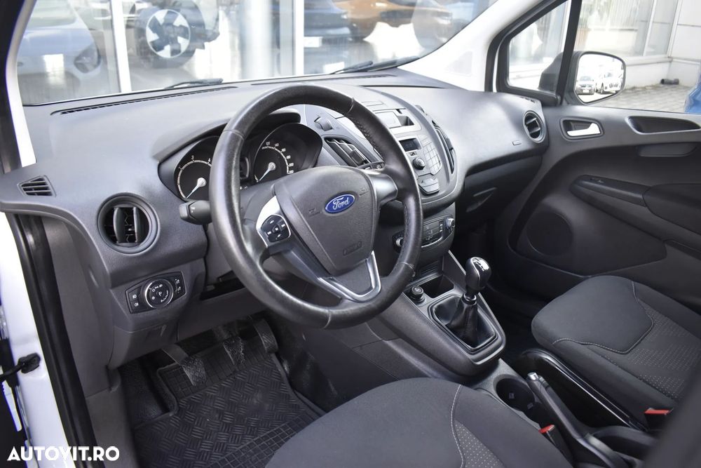 Ford Transit Courier - 23