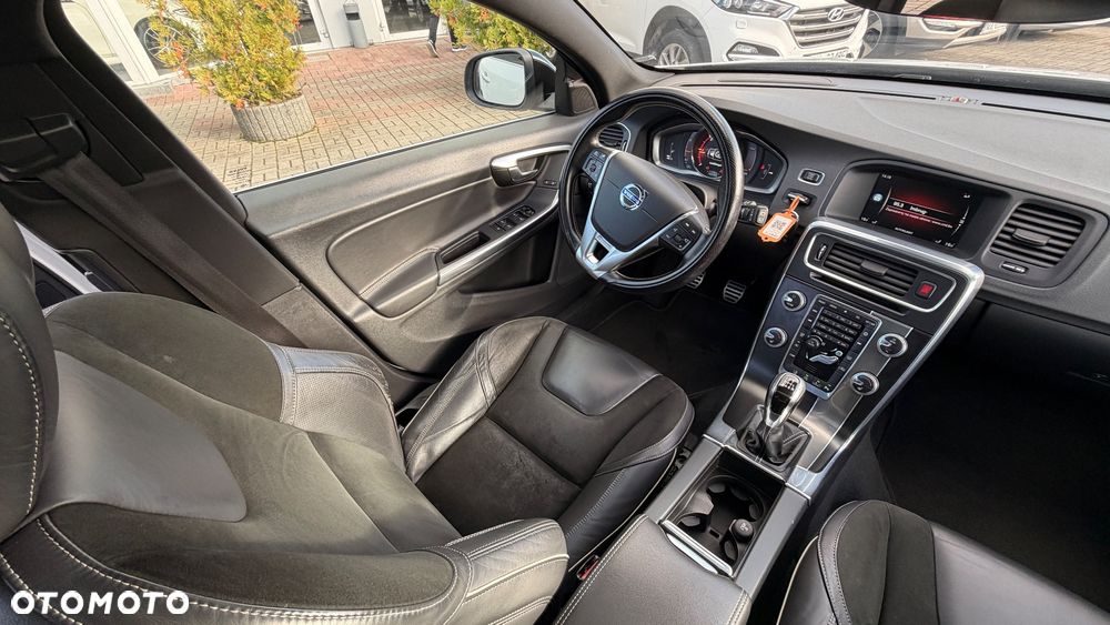 Volvo V60 D4 Drive-E R-Design Summum - 11