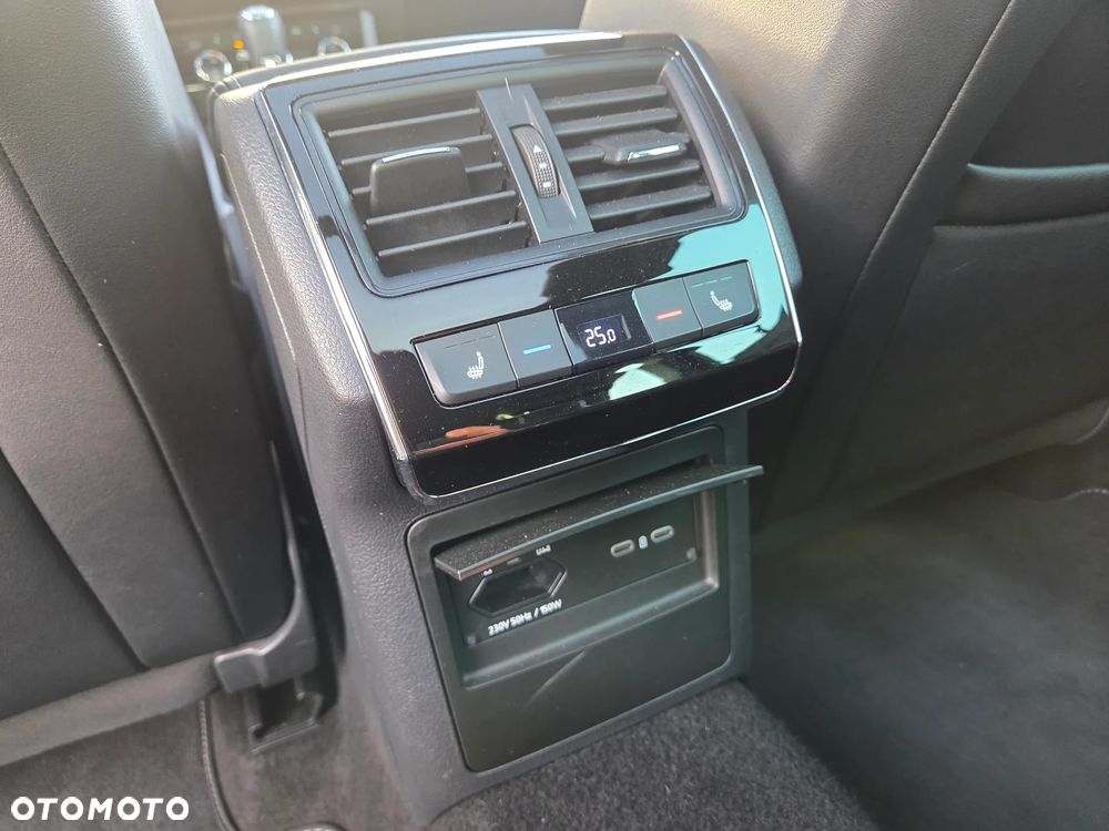 Skoda Superb 2.0 TDI SCR 4x4 Sportline DSG - 32