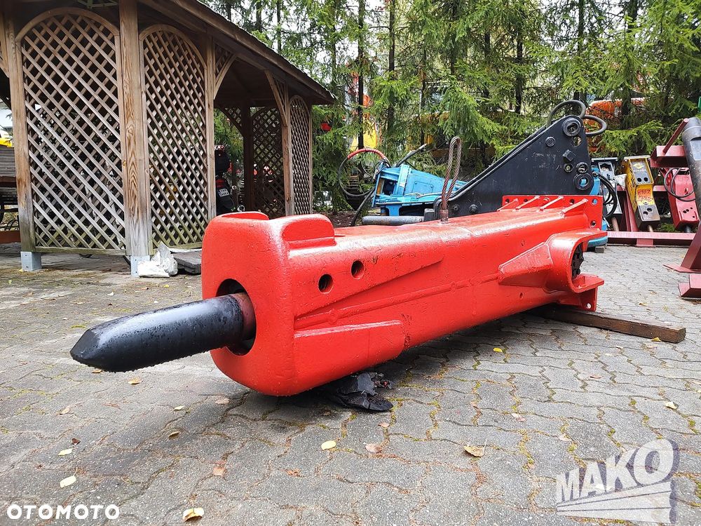 Młot hydrauliczny Rammer E68 1700kg do koparki - 1