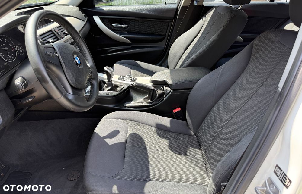 BMW Seria 3 320d Sport Line - 28