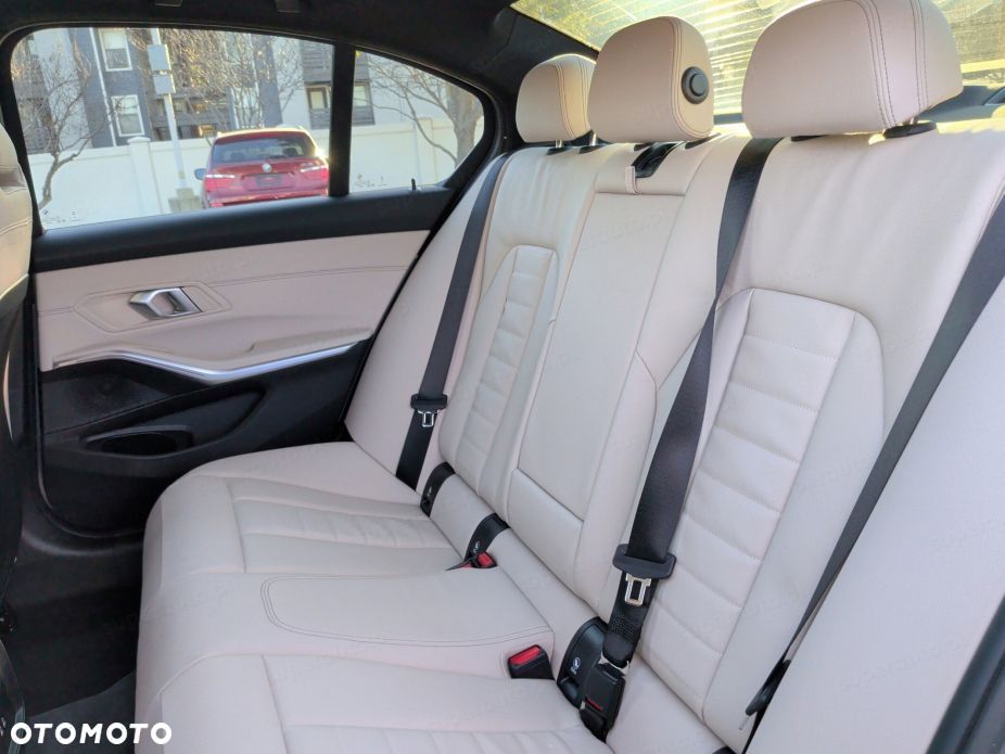 BMW Seria 3 320i M Sport - 10