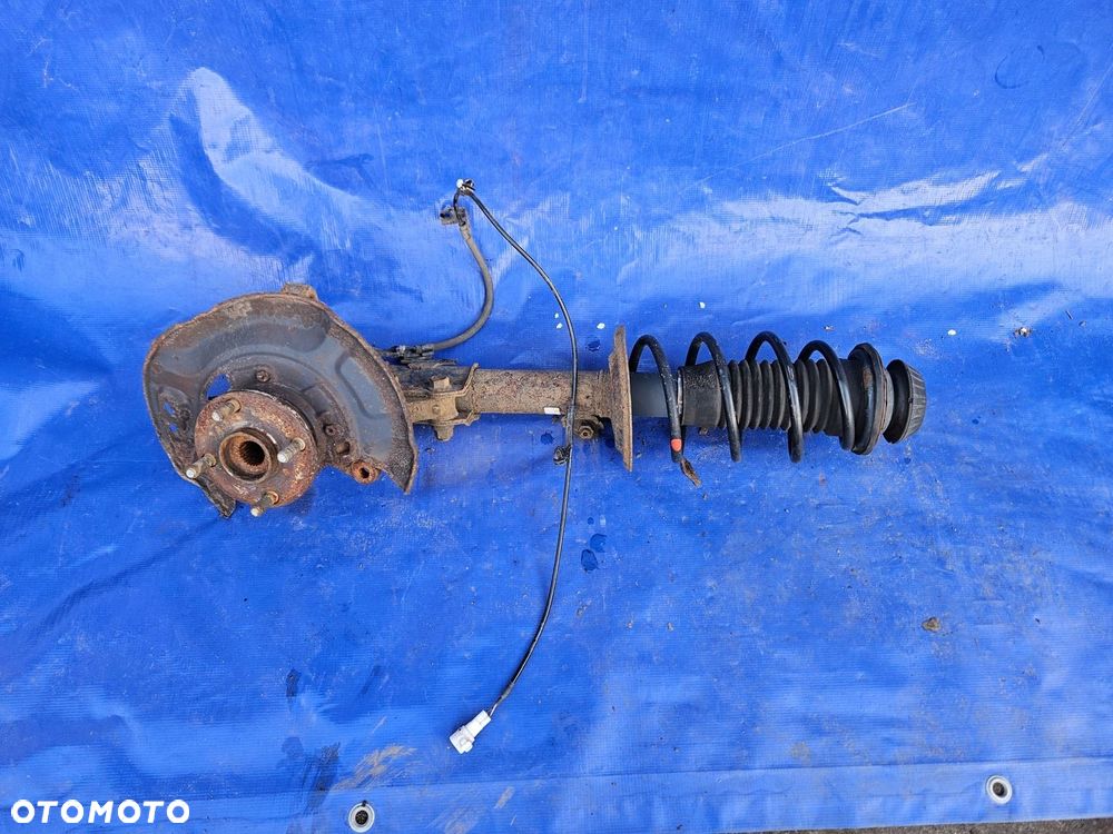 TOYOTA YARIS III 1.4 D4D ZWROTNICA PRAWA AMORTYZATOR - 1