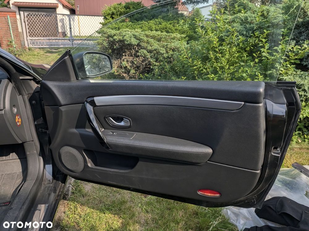 Renault Laguna dCi 180 FAP GT - 17