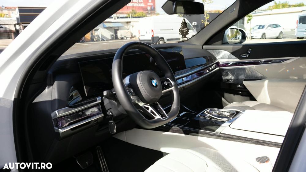 BMW Seria 7 740d xDrive MHEV - 12