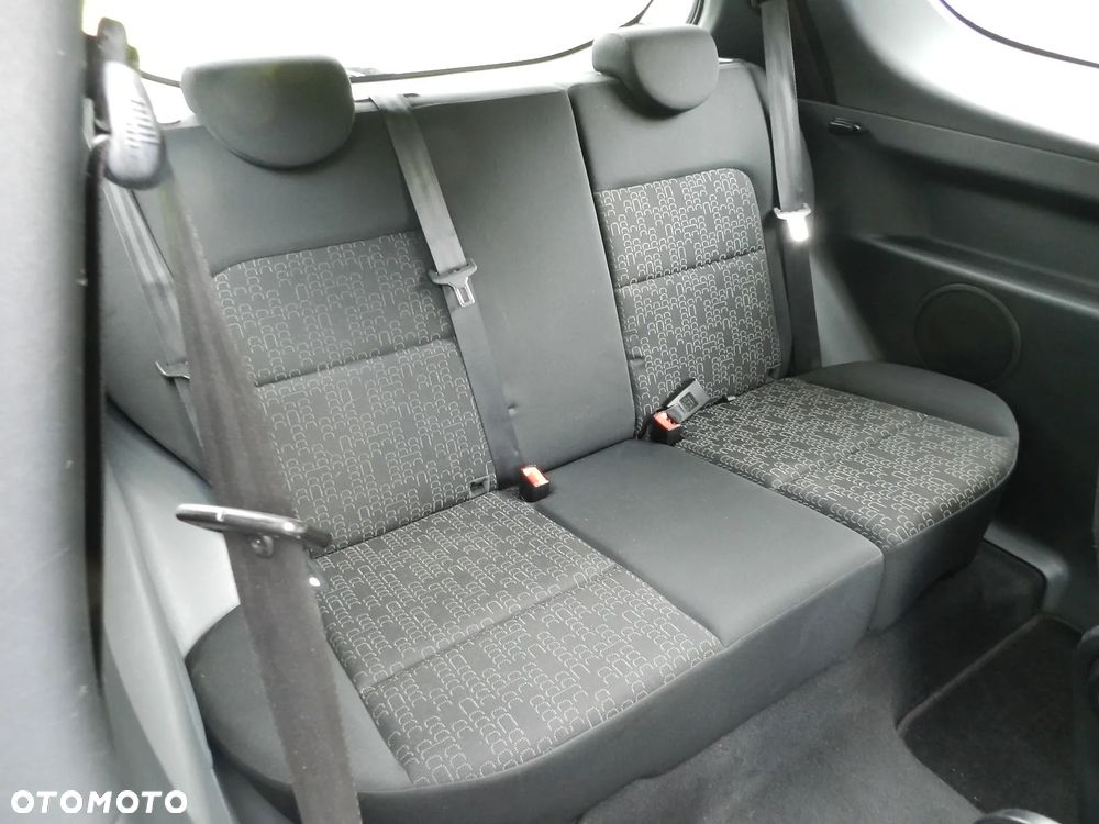 Mitsubishi Colt - 16