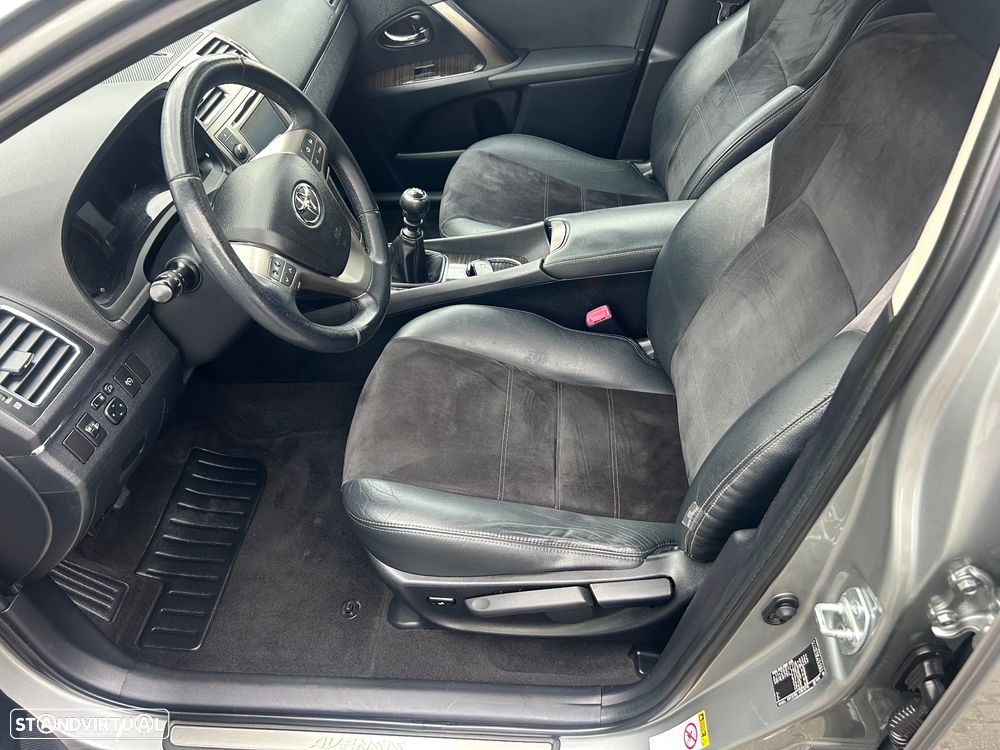 Toyota Avensis Touring Sports - 8