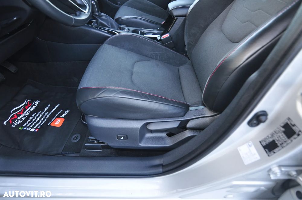 Toyota Corolla 2.0 HSD Exclusive Plus GR Sport Bi-Tone - 10