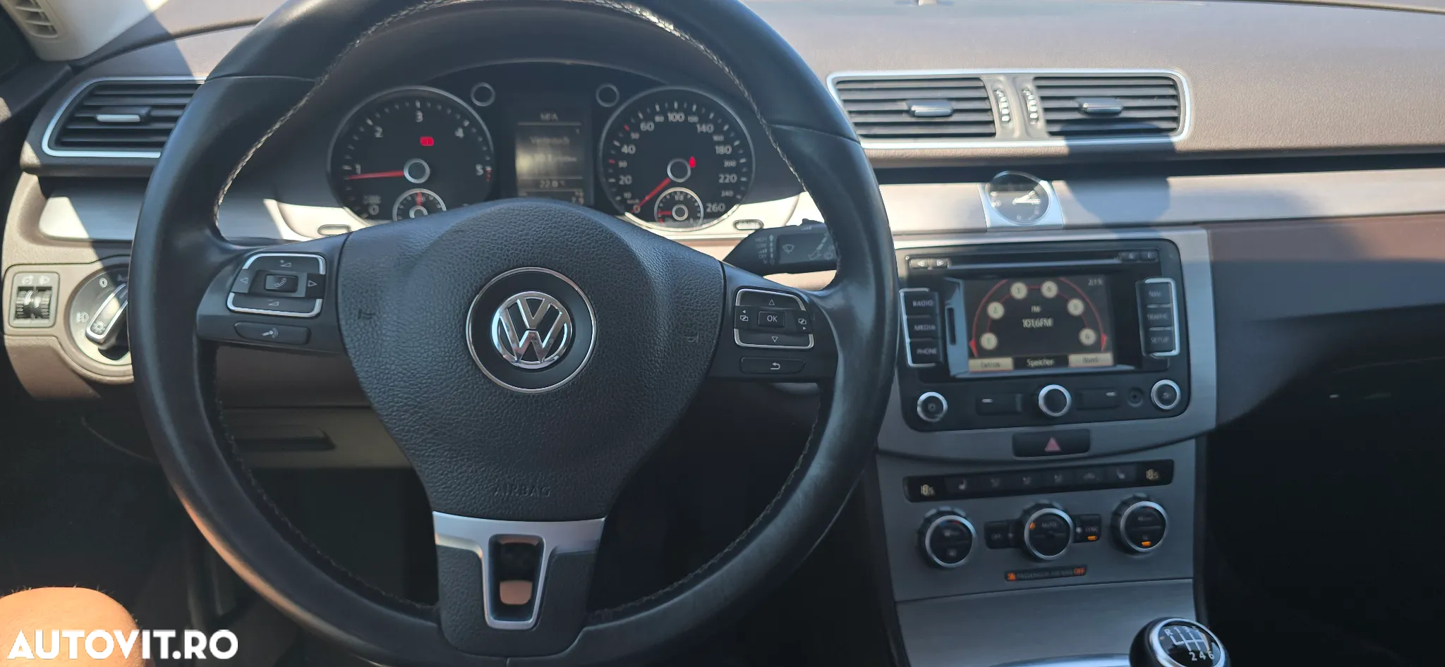 Volkswagen Passat Variant 2.0 TDI BlueMotion Technology Exclusive - 19