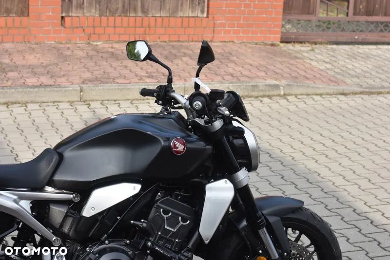 Honda CB - 12