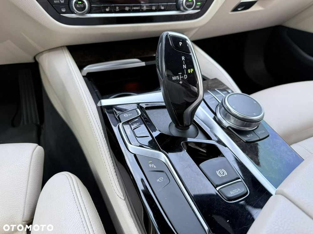 BMW Seria 5 530i Luxury Line - 24