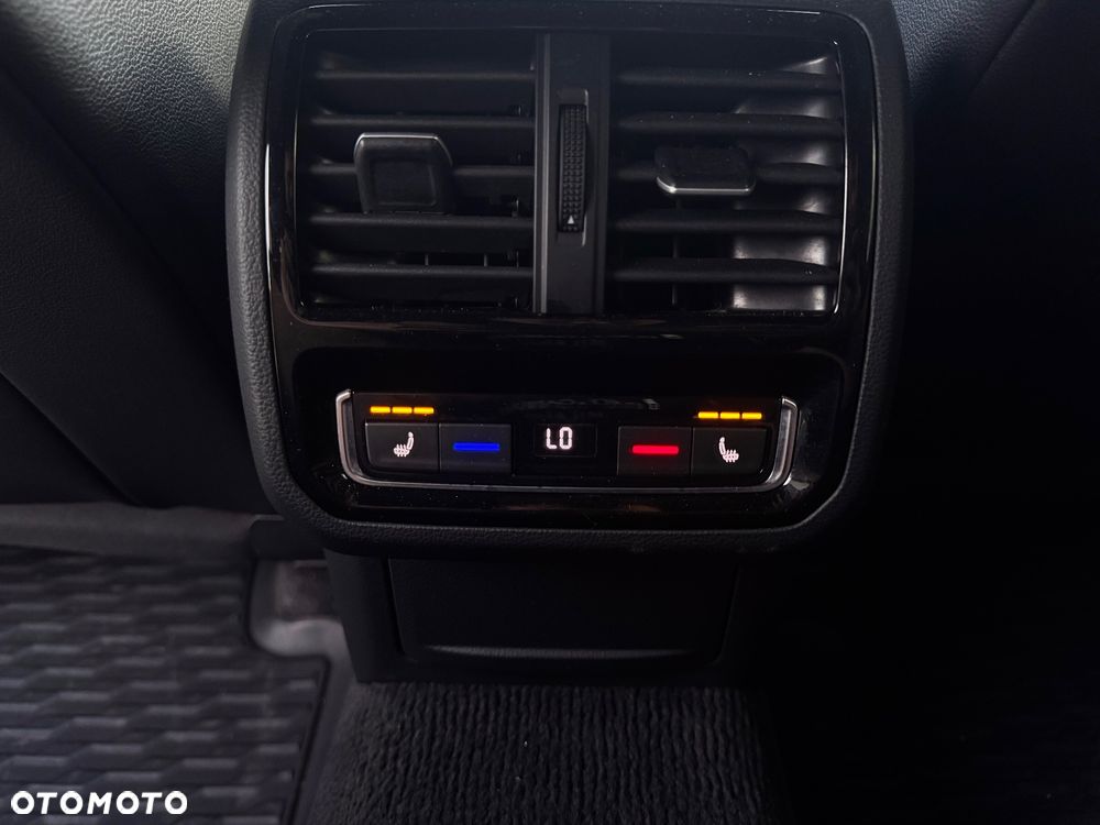 Volkswagen Arteon 2.0 TDI SCR 4Motion DSG R-Line - 28