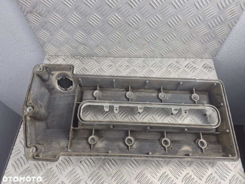 Pokrywa zaworów Prawa strona BMW 5 E39 M62 4.4 3.5 1703174 - 9