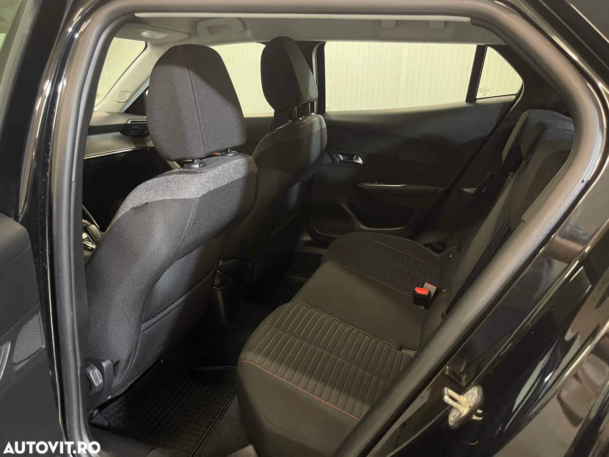 Peugeot 2008 BlueHDi 130 EAT8 Active - 10