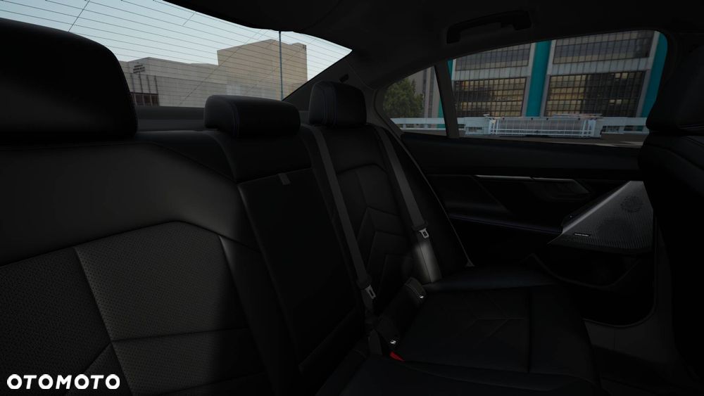 BMW Seria 5 520i mHEV - 11