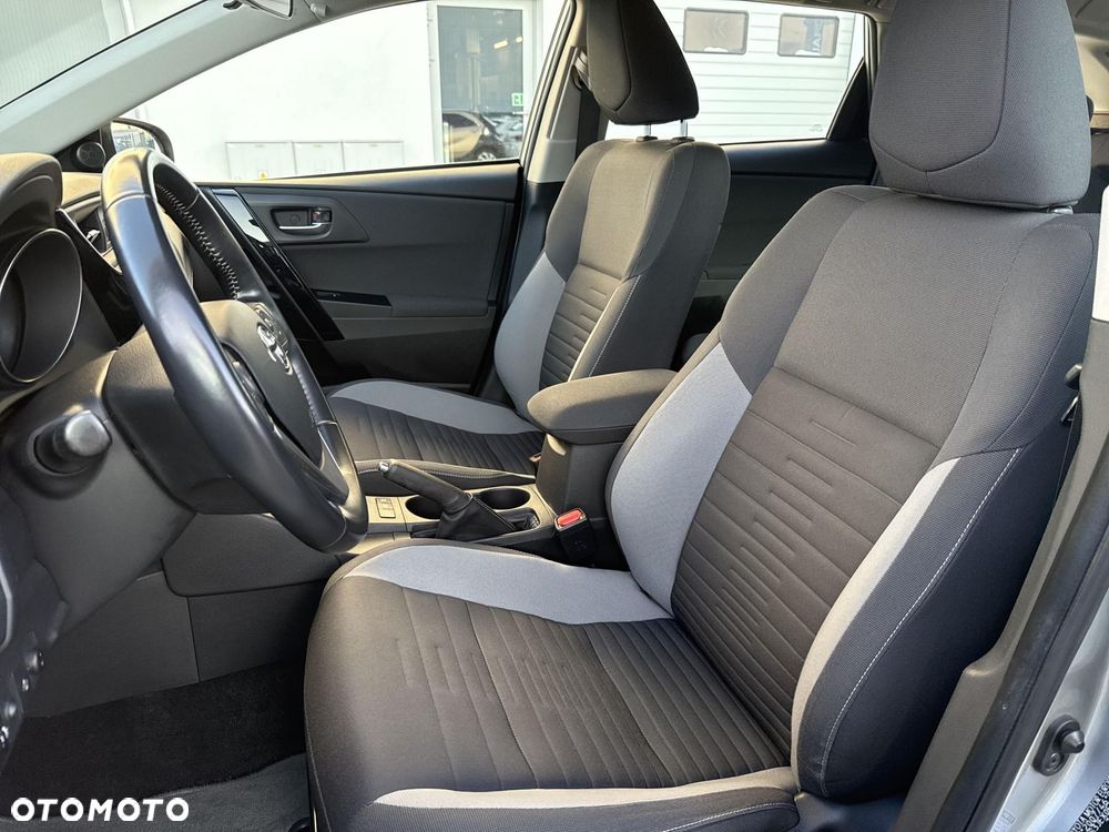 Toyota Auris Hybrid 135 Premium - 13