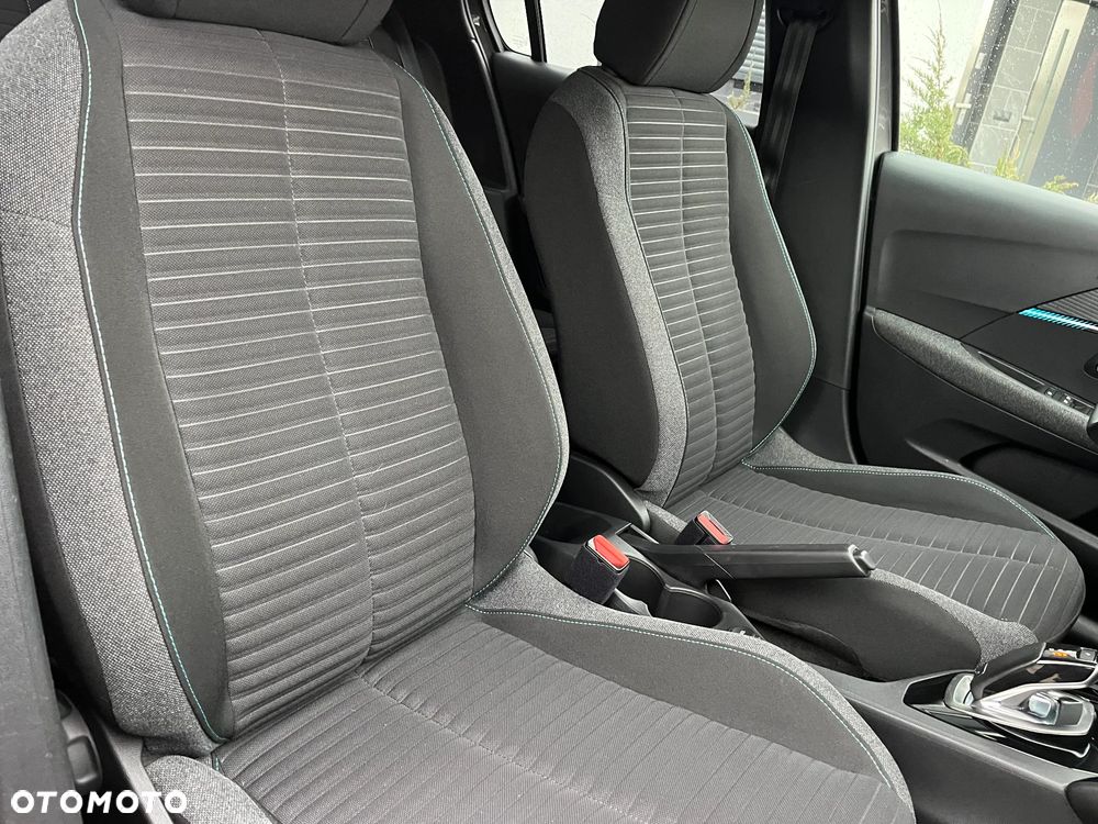 Peugeot 208 PureTech 100 EAT8 Allure - 19