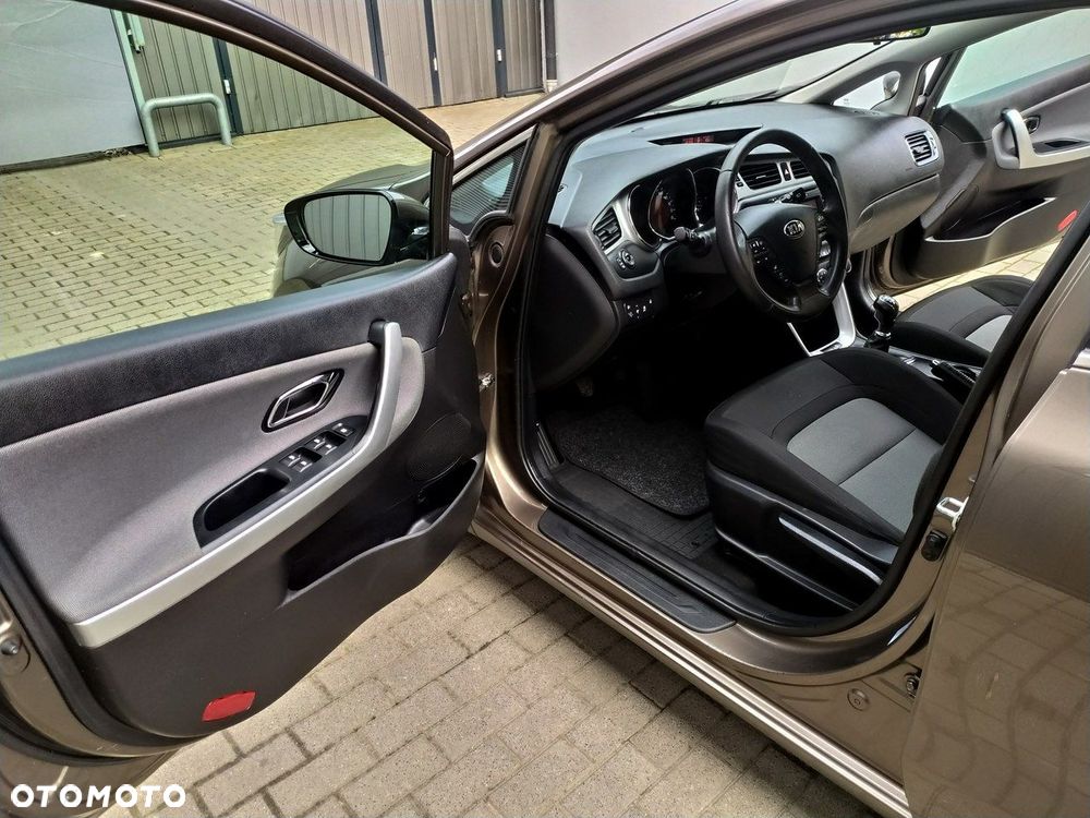 Kia Ceed 1.6 GDI Dream Team Edition - 15