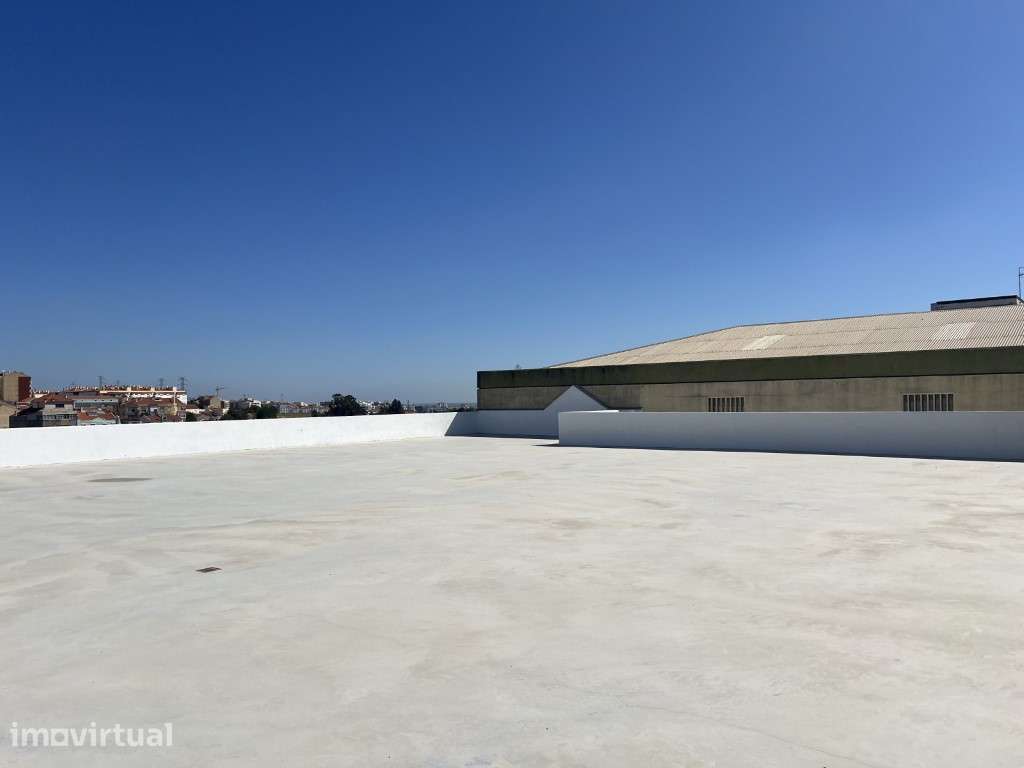 ARMAZÉM À VENDA NO PRIOR VELHO - Grande imagem: 3/34