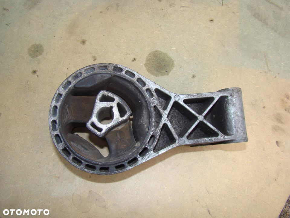 PODUSZKI ŁAPA PODUSZKA SILNIKA SKRZYNI OPEL INSIGNIA 13228305 CS 1,6T , 1,8 skrzynia M32 - 3