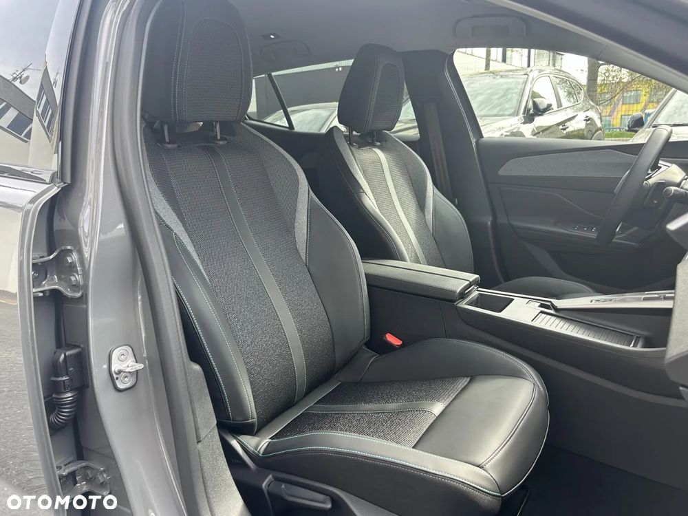 Peugeot 408 1.2 PureTech mHEV GT Exclusive S&S e-DSC6 - 11