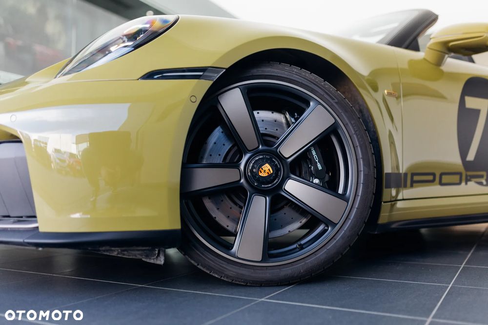 Porsche 911 Carrera T-Hybrid Spirit 70 - 40