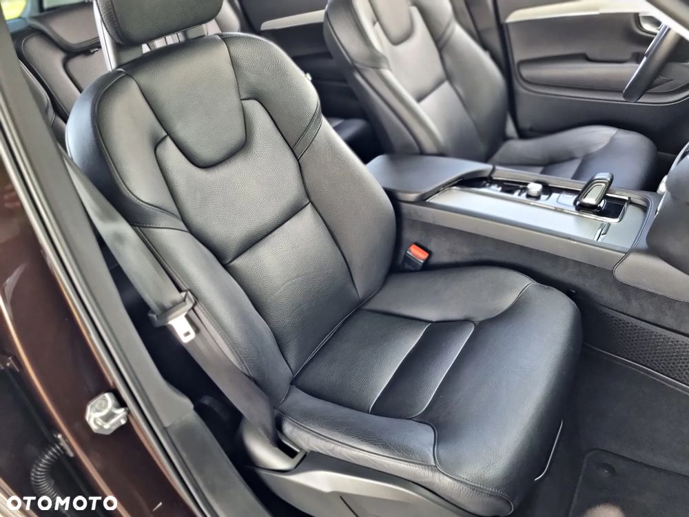 Volvo XC 90 B5 D AWD Geartronic Momentum Pro - 29