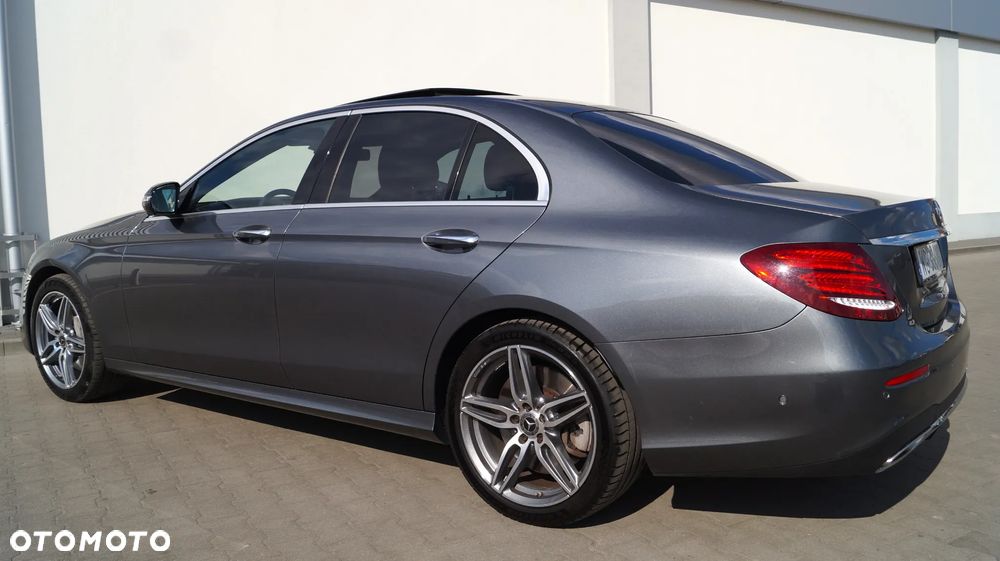 Mercedes-Benz Klasa E 400 4Matic 9G-TRONIC Exclusive - 6
