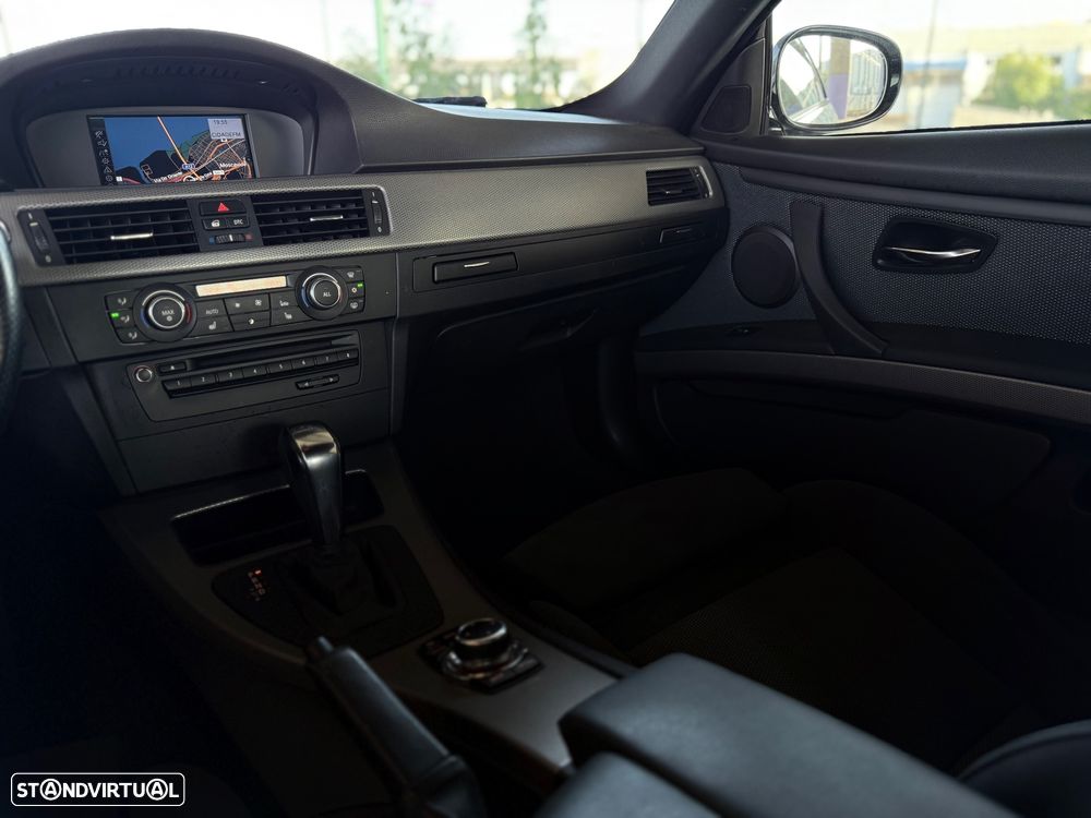 BMW 320 d Coupe Edição M Auto - 12