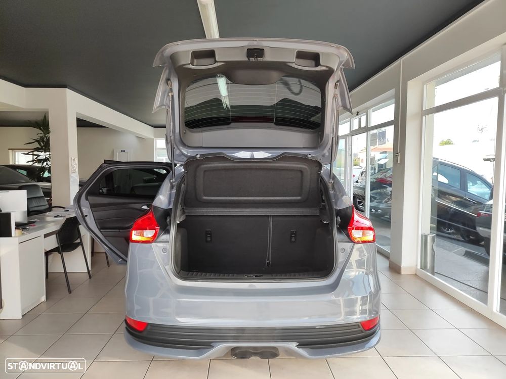 Ford Focus 2.0 EcoBoost ST c/ Pack Pele Desportiva - 16