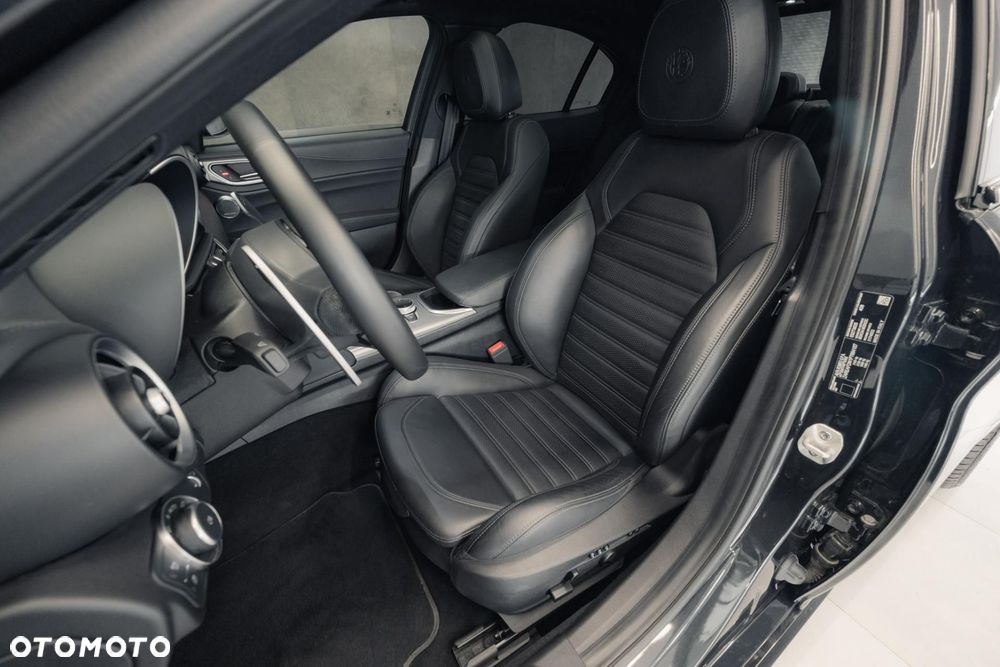 Alfa Romeo Giulia 2.0 Turbo Veloce Q4 - 13