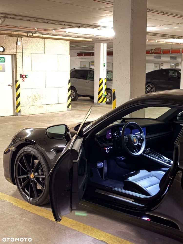 Porsche 911 Carrera - 4