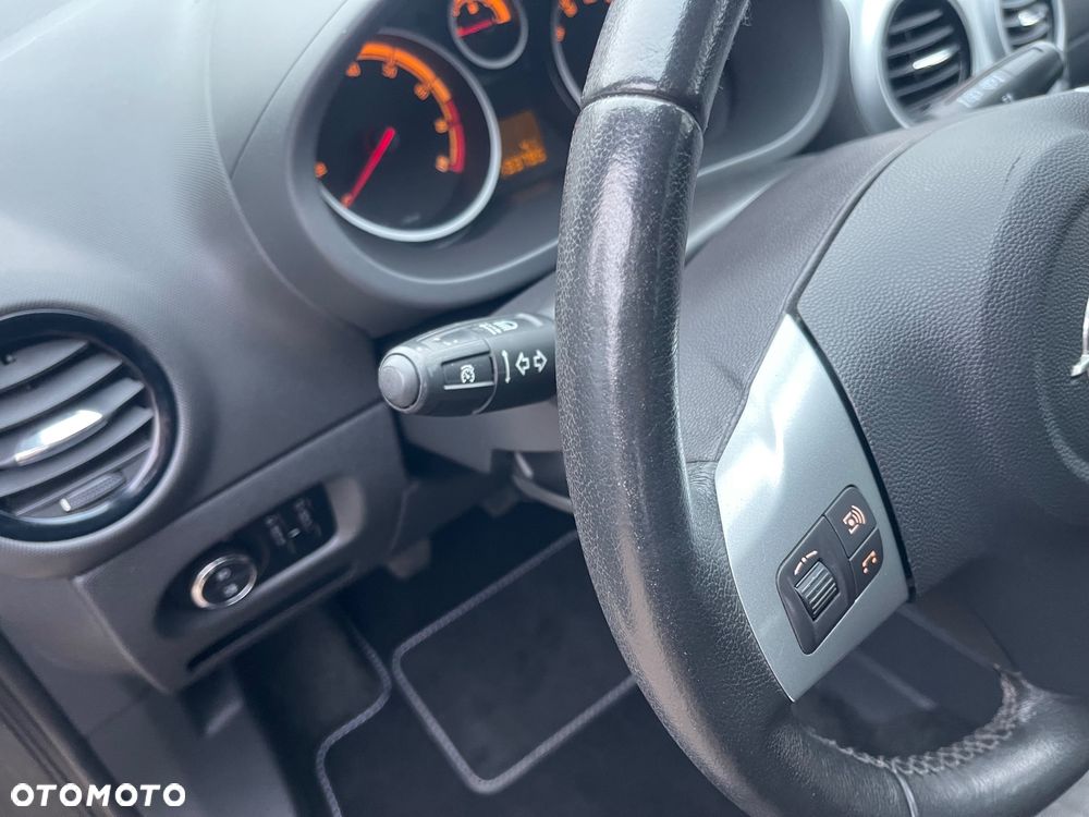 Opel Corsa 1.2 16V Cosmo - 14